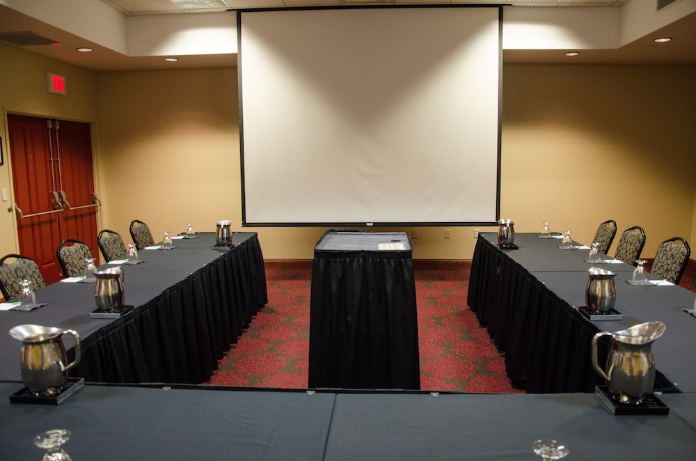 holiday inn pewaukee milwaukee west by ihg