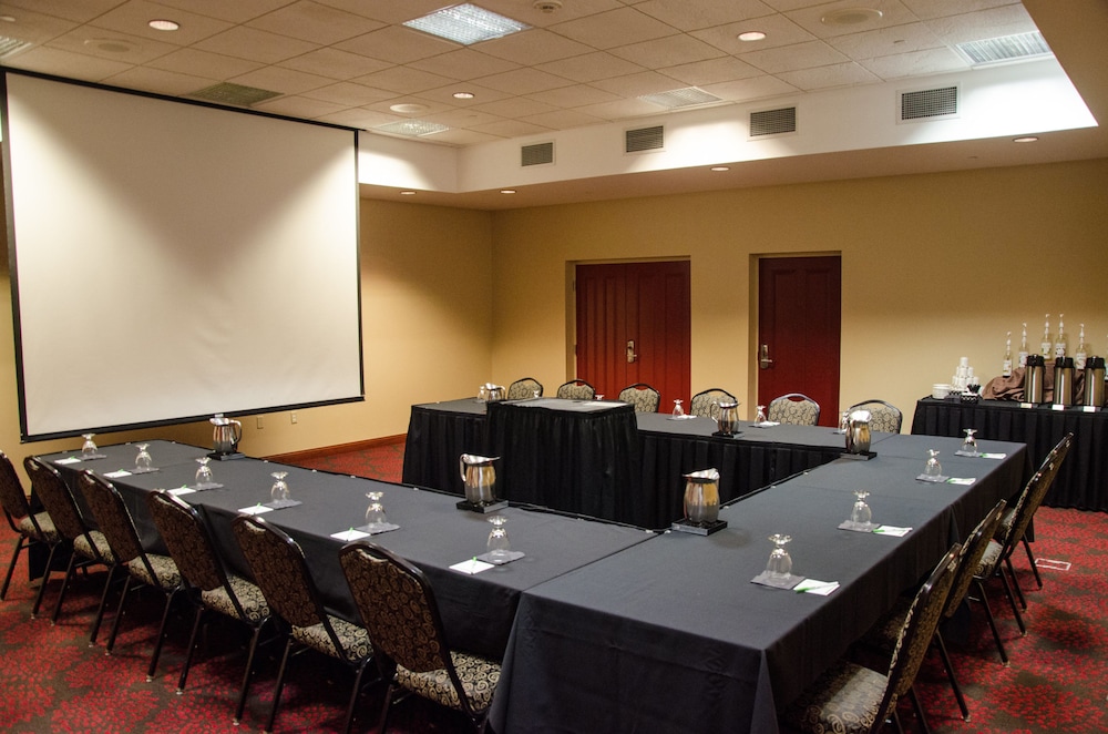 holiday inn pewaukee milwaukee west by ihg