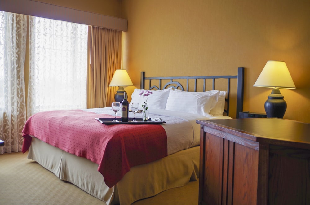 holiday inn pewaukee milwaukee west by ihg