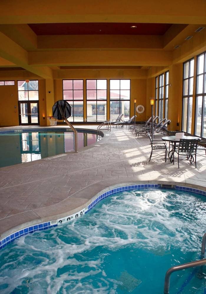 holiday inn pewaukee milwaukee west by ihg