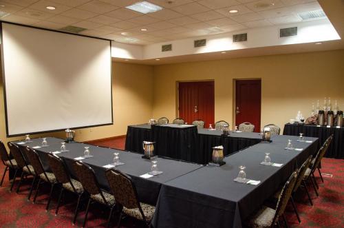 holiday inn pewaukee milwaukee west by ihg