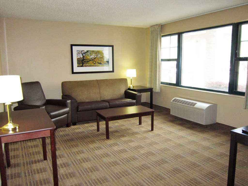 extended stay america select suites milwaukee waukesha