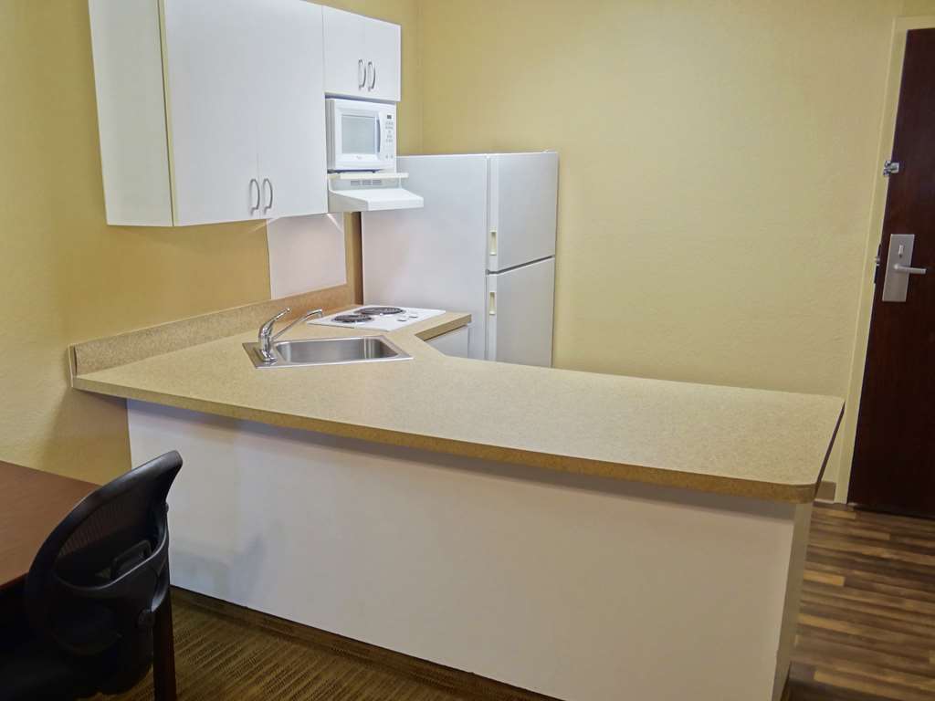extended stay america select suites milwaukee waukesha