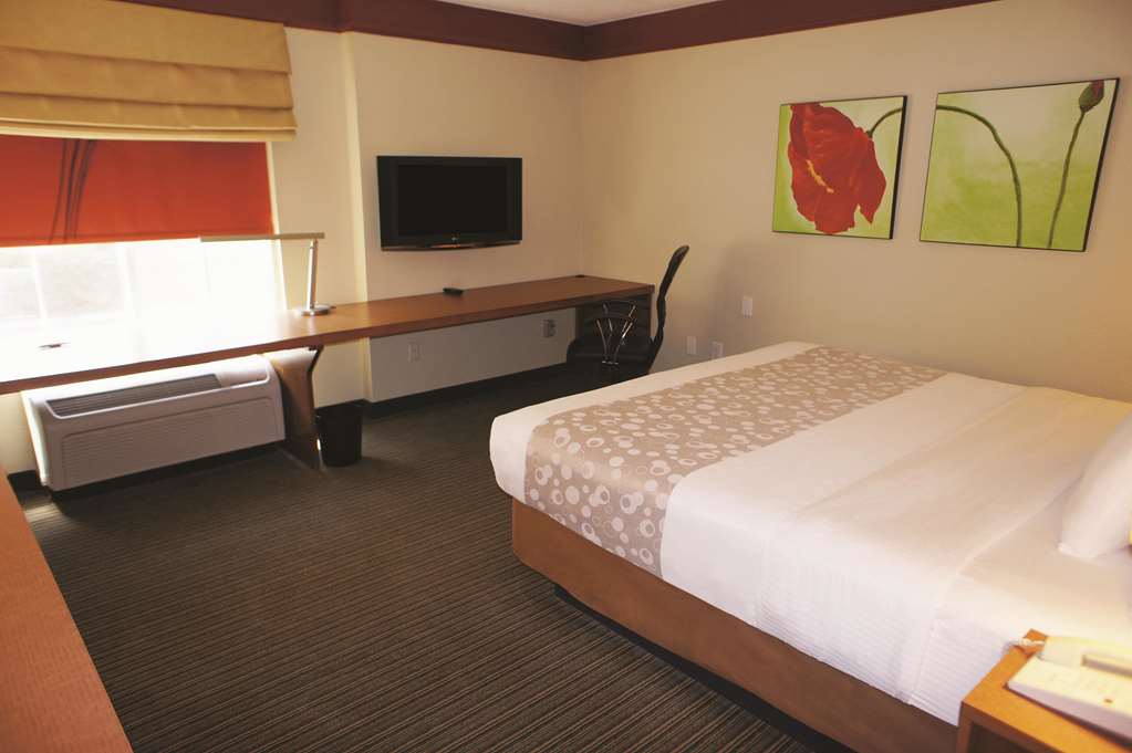 la quinta inn and suites by wyndham raleigh cary