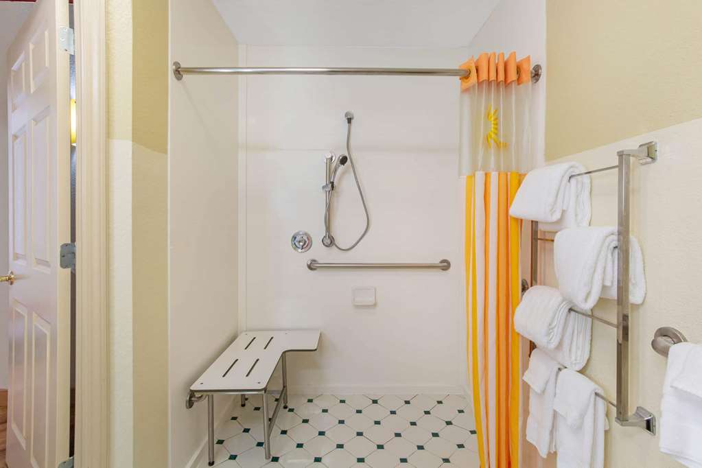 la quinta inn and suites by wyndham raleigh cary