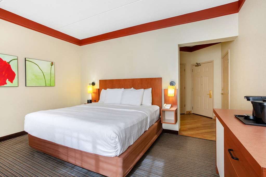 la quinta inn and suites by wyndham raleigh cary