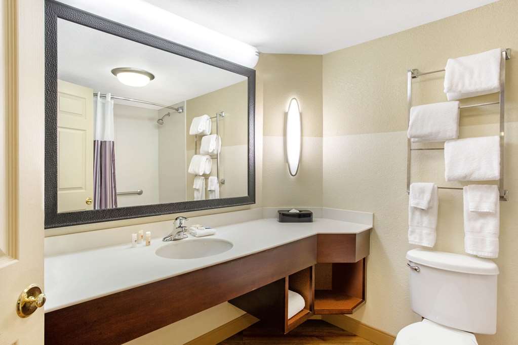la quinta inn and suites by wyndham raleigh cary