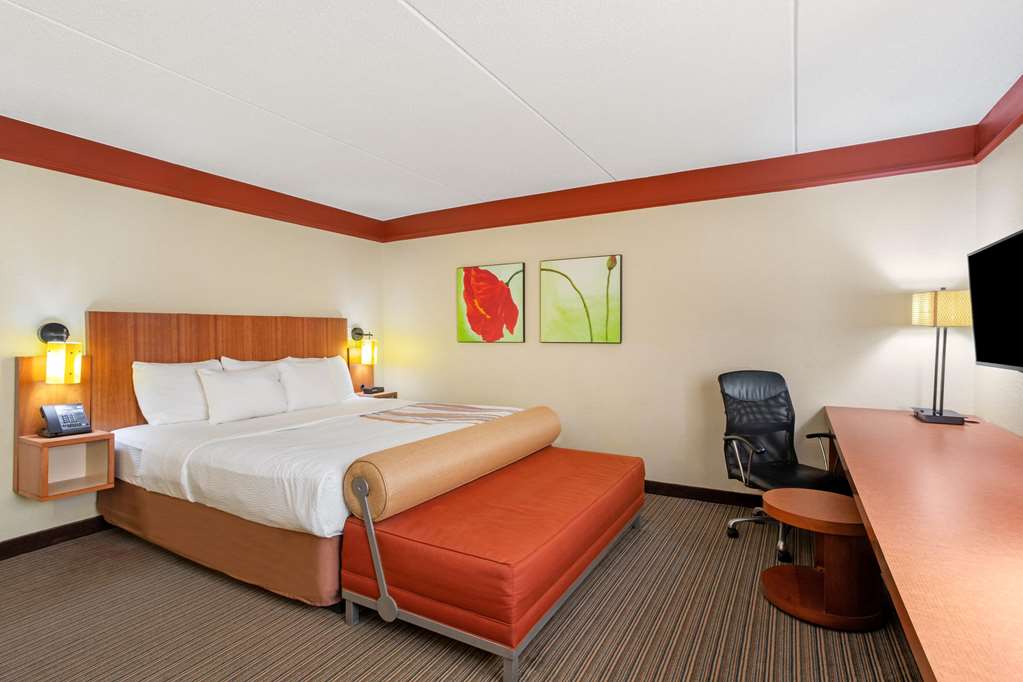 la quinta inn and suites by wyndham raleigh cary