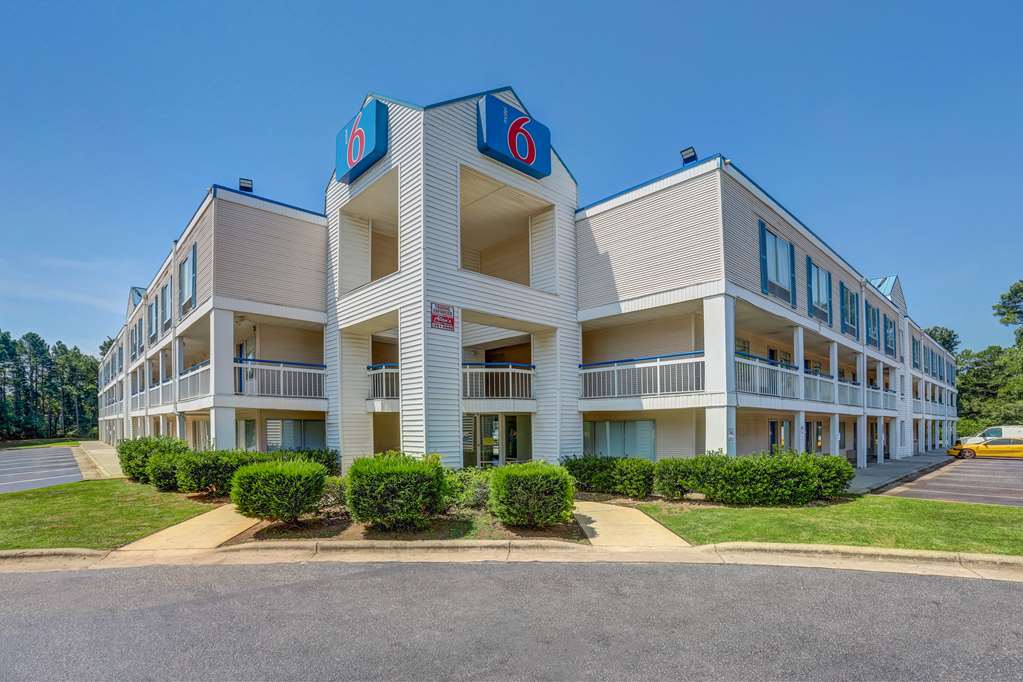 motel 6 raleigh nc north