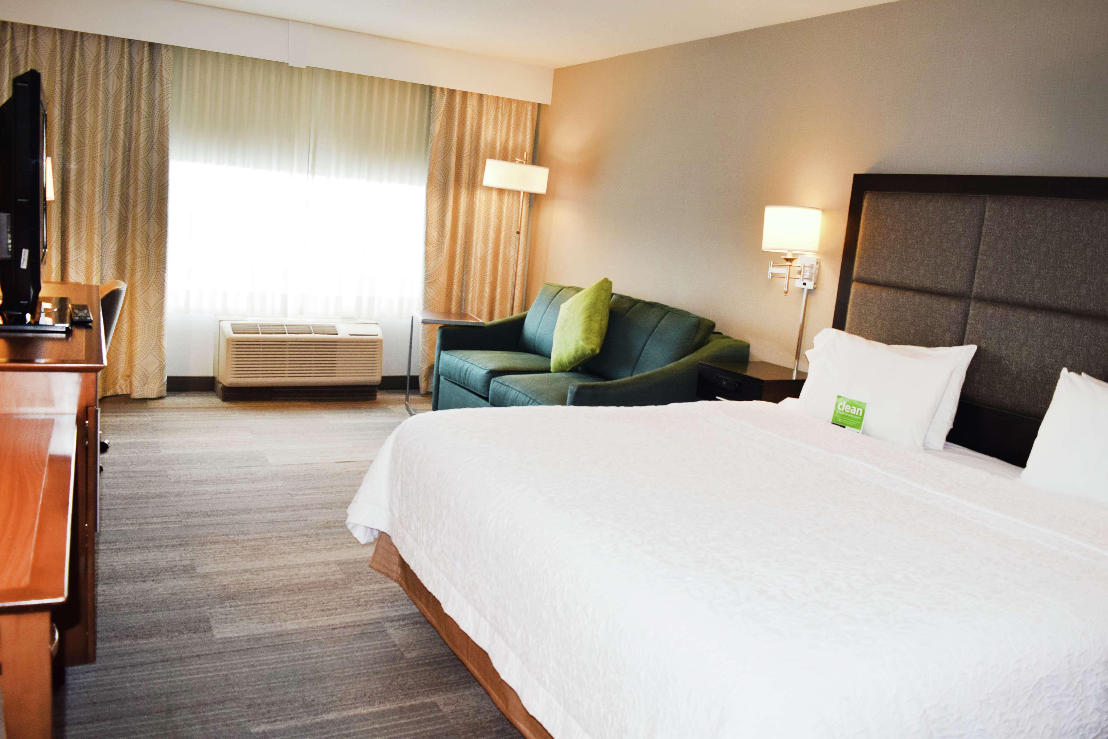 hampton inn and suites by hilton calgary university northwest