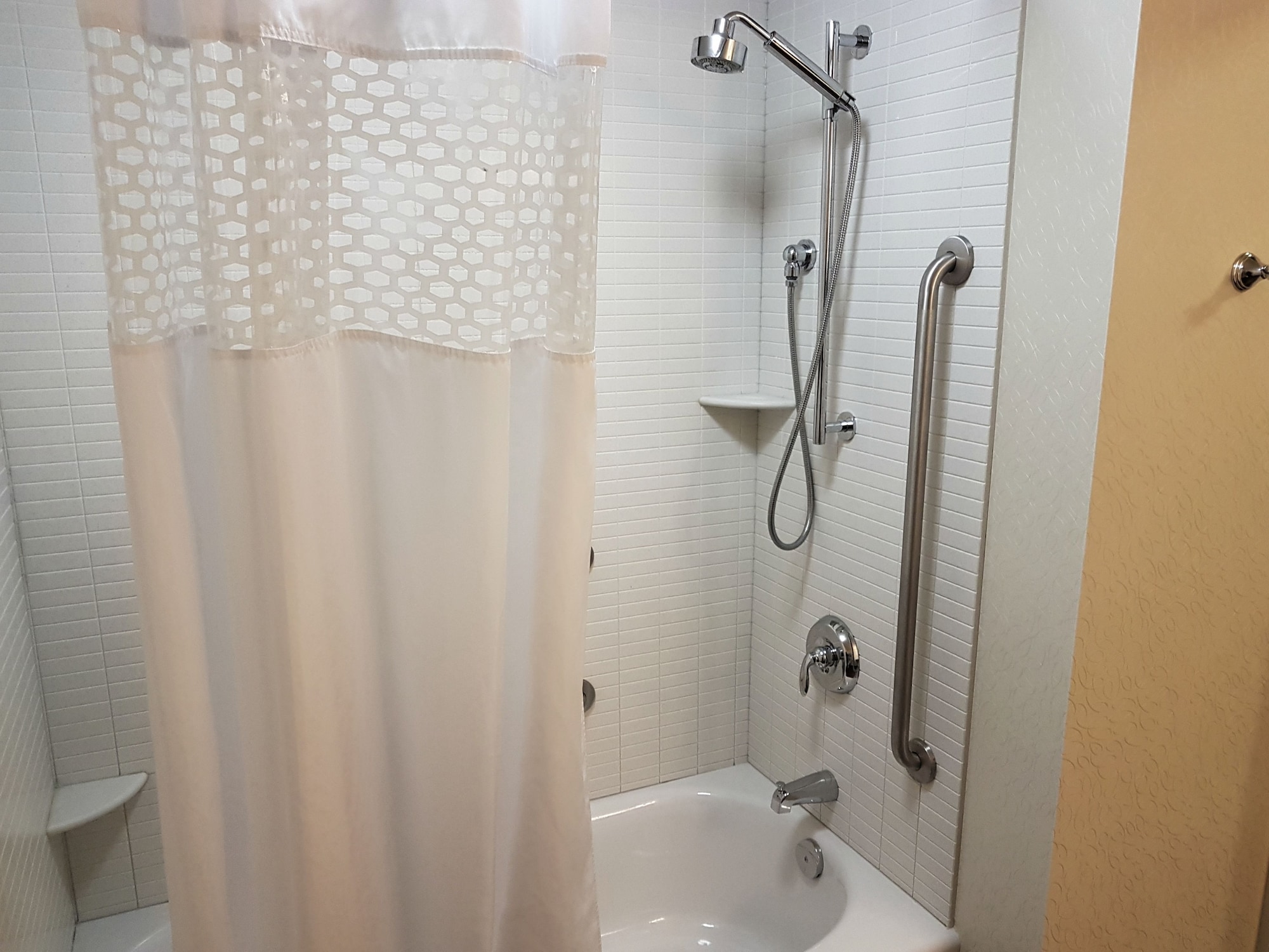 hampton inn and suites by hilton calgary university northwest