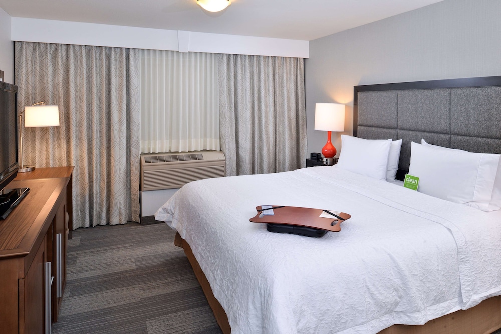 hampton inn and suites by hilton calgary university northwest