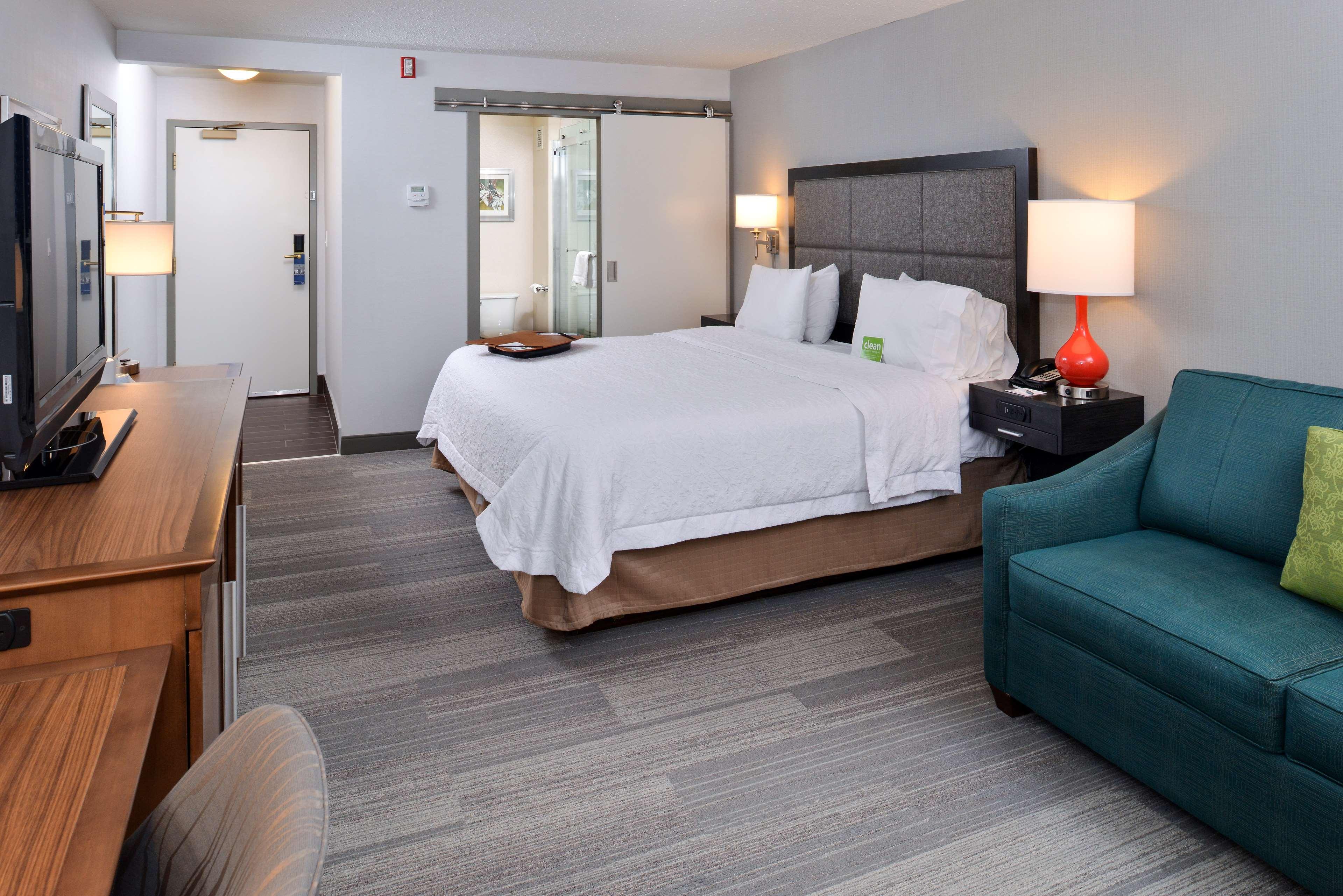 hampton inn and suites by hilton calgary university northwest