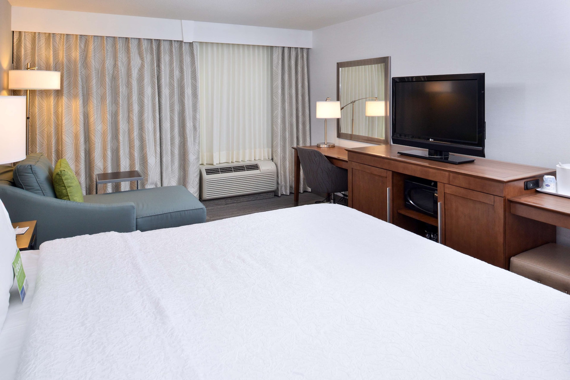hampton inn and suites by hilton calgary university northwest