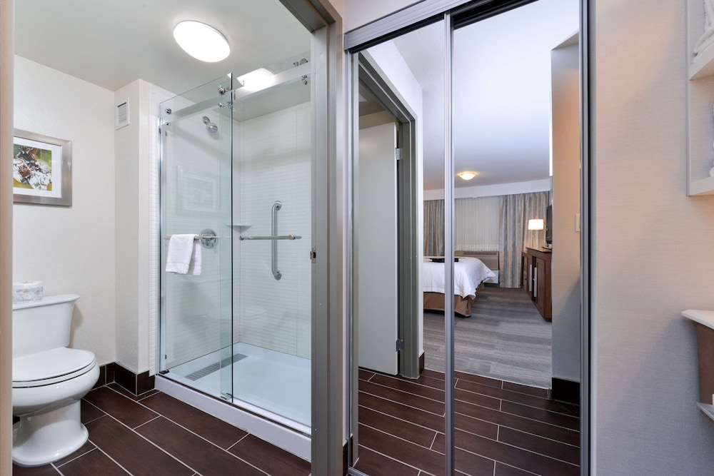 hampton inn and suites by hilton calgary university northwest