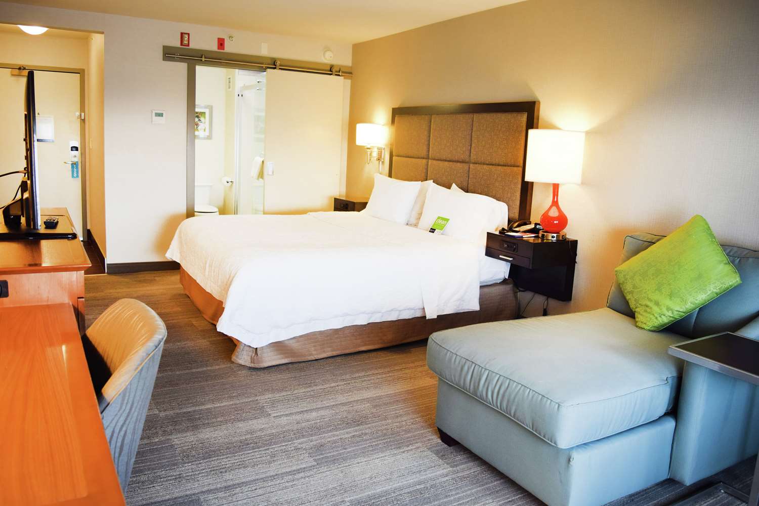 hampton inn and suites by hilton calgary university northwest