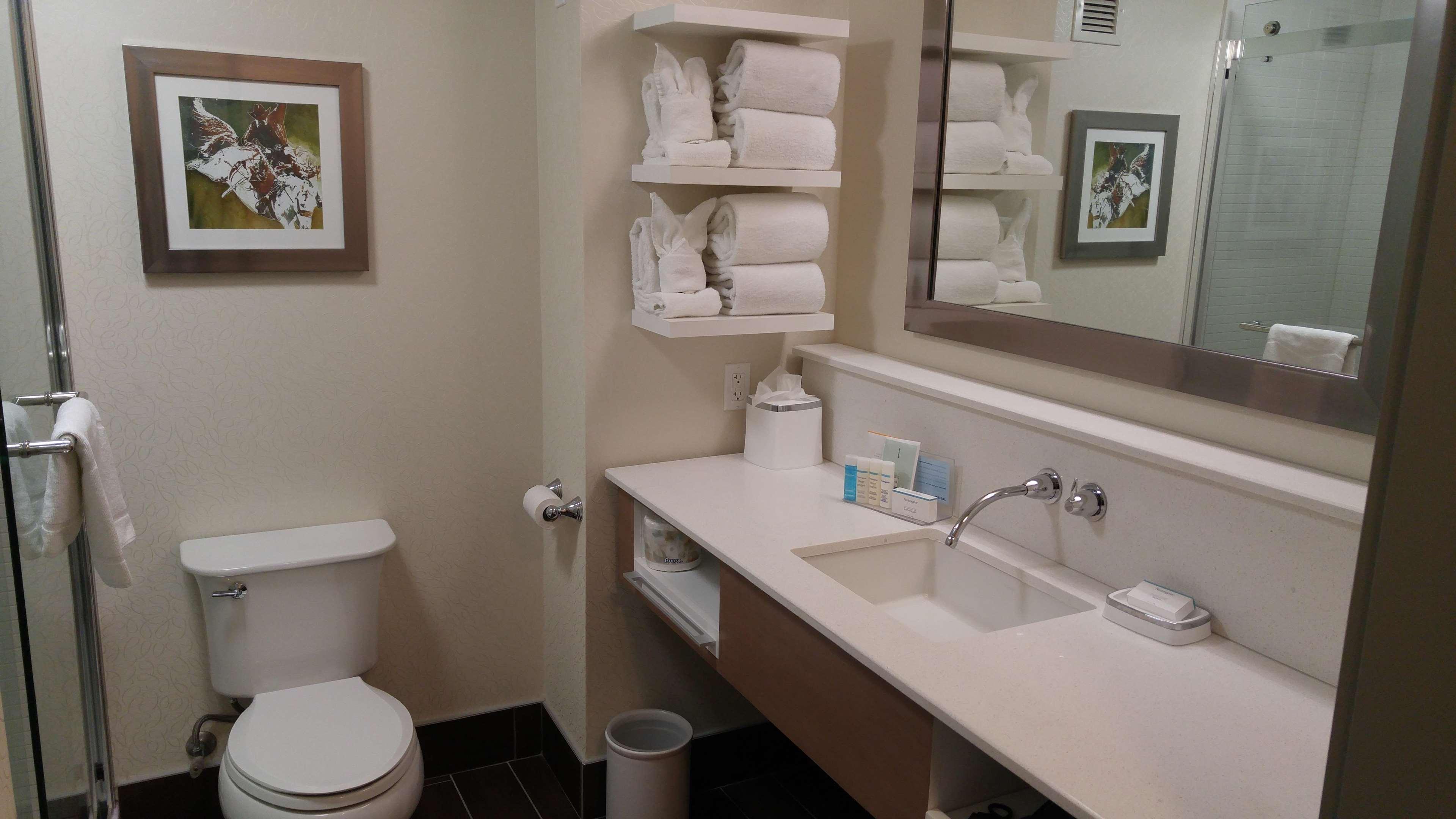 hampton inn and suites by hilton calgary university northwest