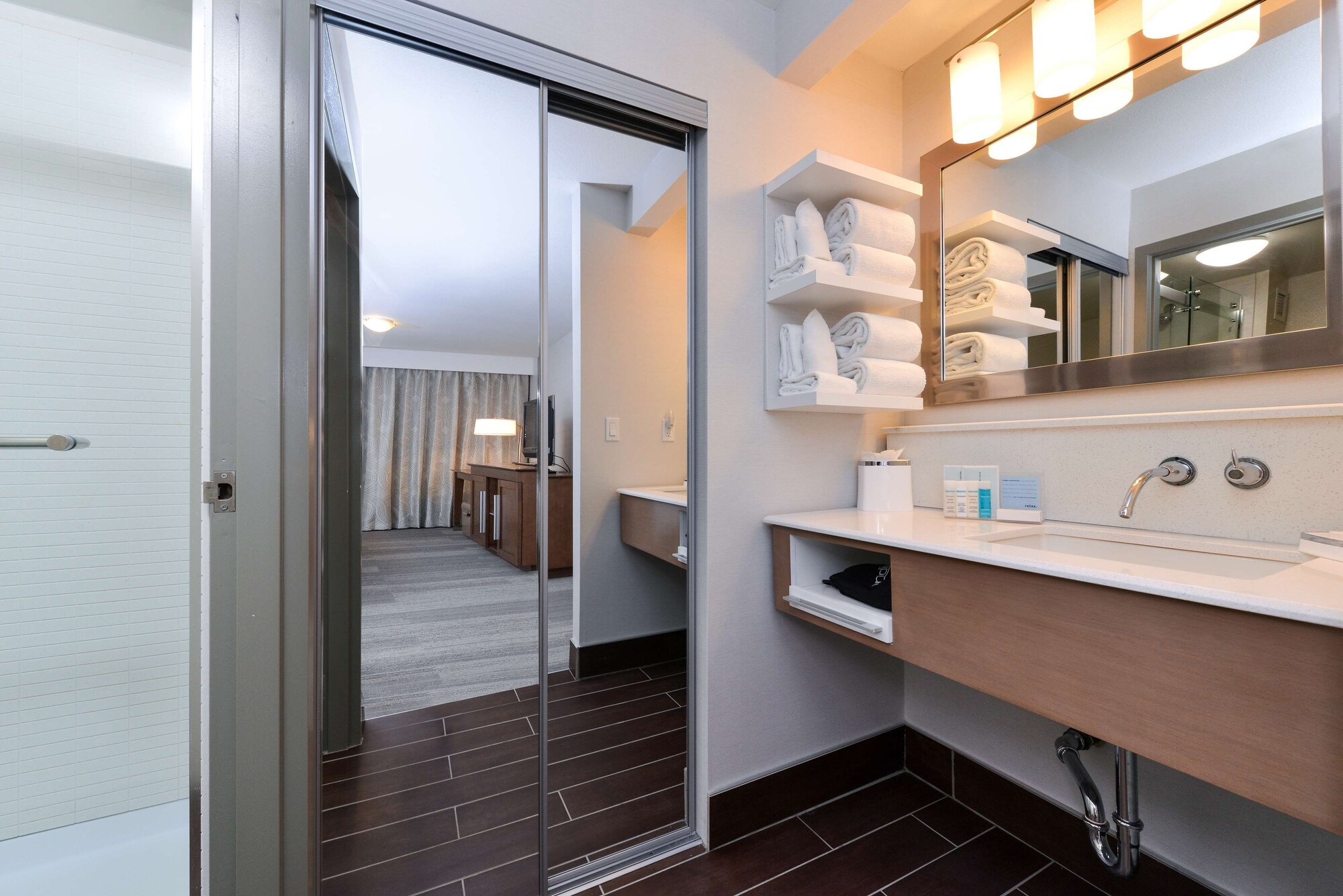 hampton inn and suites by hilton calgary university northwest