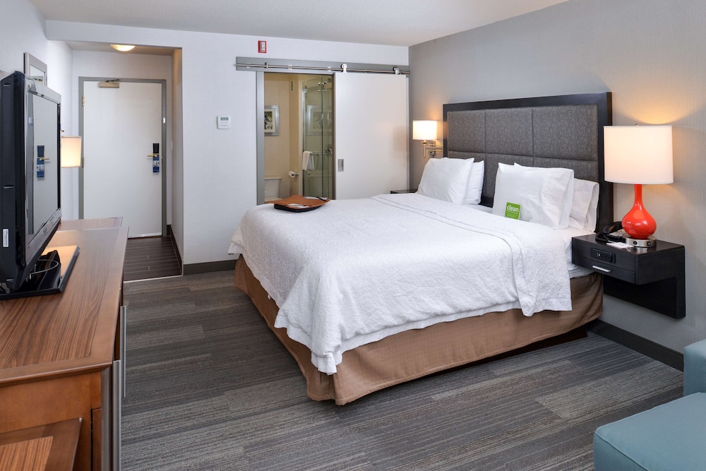 hampton inn and suites by hilton calgary university northwest