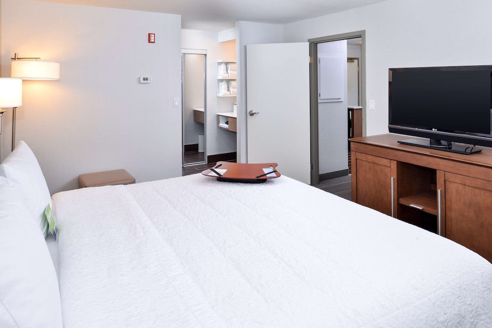hampton inn and suites by hilton calgary university northwest
