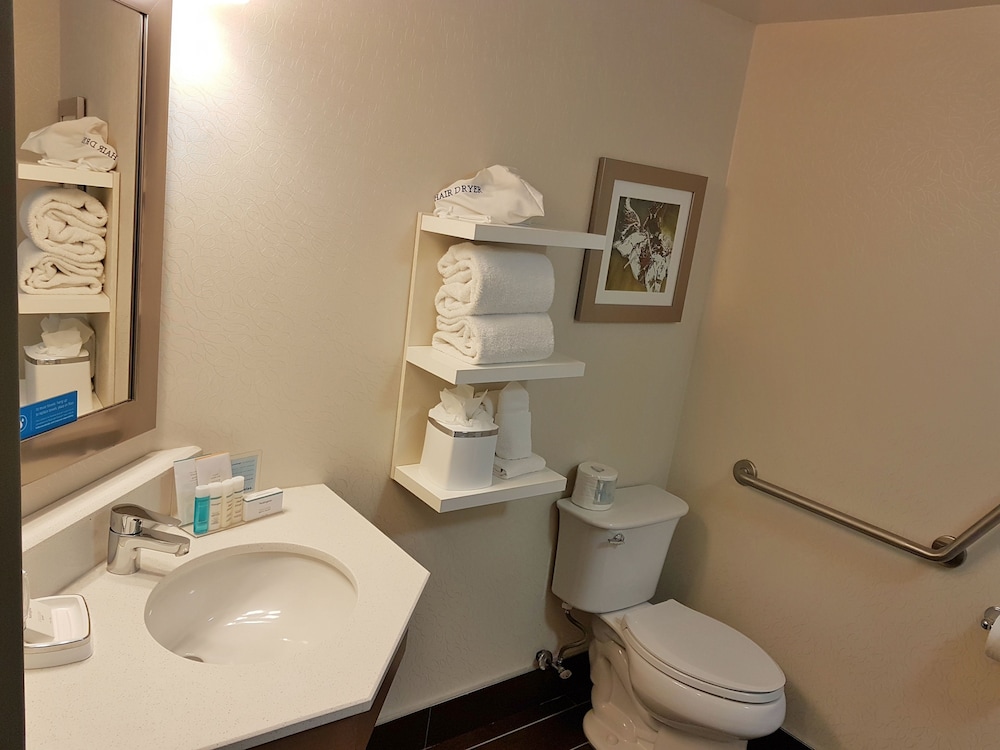 hampton inn and suites by hilton calgary university northwest