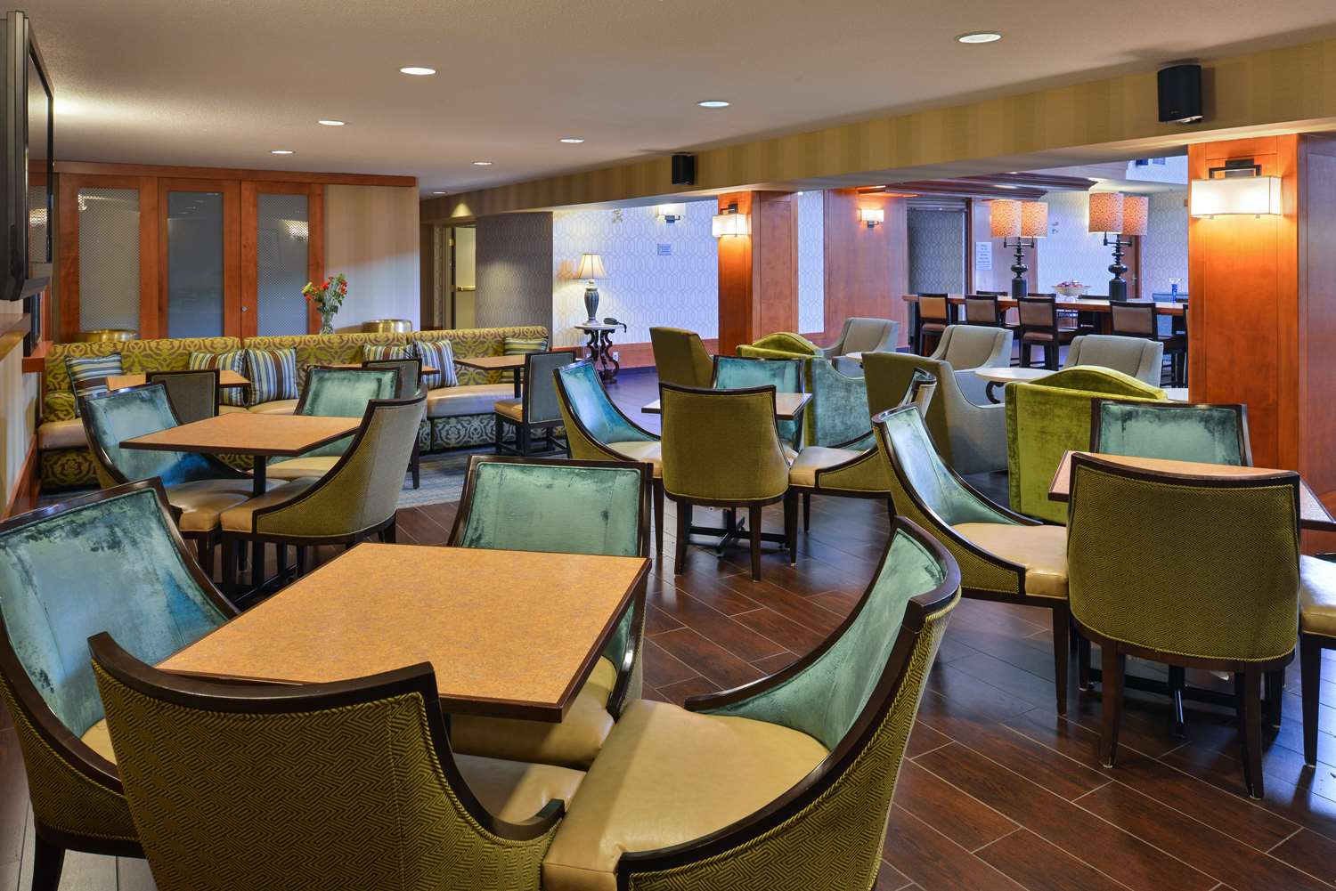 hampton inn and suites by hilton calgary university northwest