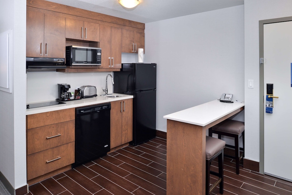 hampton inn and suites by hilton calgary university northwest