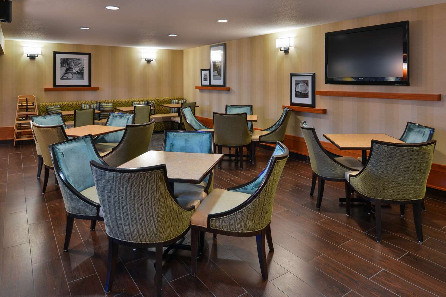 hampton inn and suites by hilton calgary university northwest
