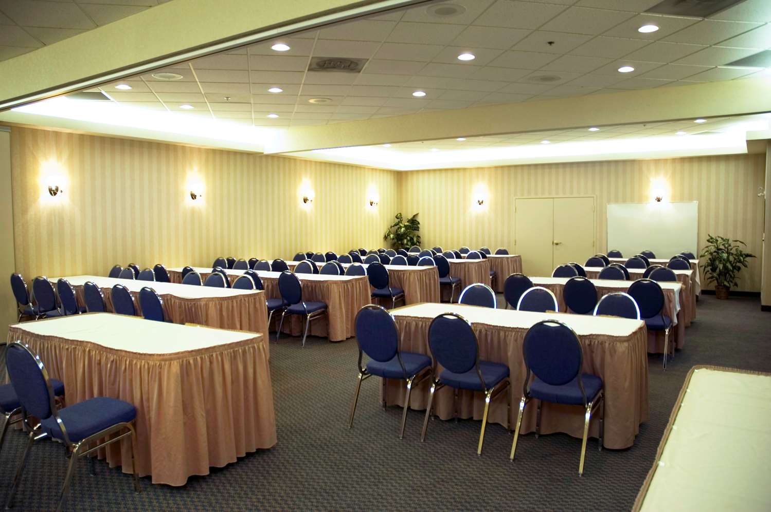 hampton inn and suites by hilton calgary university northwest