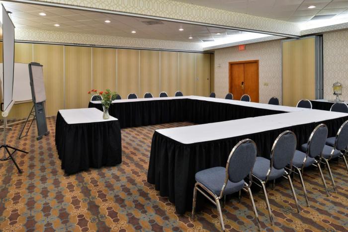hampton inn and suites by hilton calgary university northwest
