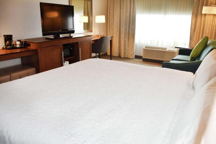 hampton inn and suites by hilton calgary university northwest