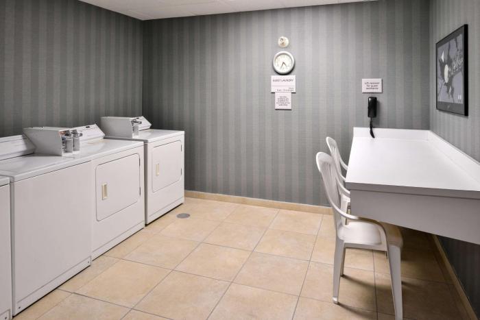 hampton inn and suites by hilton calgary university northwest