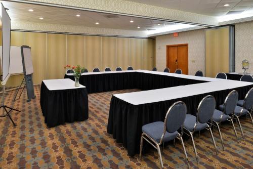 hampton inn and suites by hilton calgary university northwest