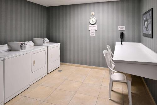 hampton inn and suites by hilton calgary university northwest