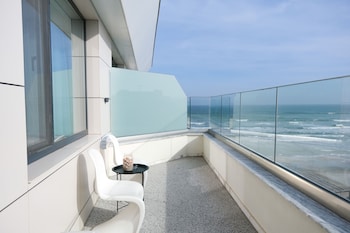 blue chic apartment building stefan mamaia nord