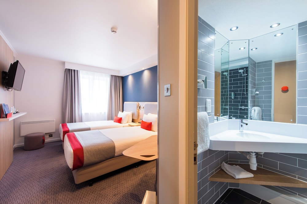 holiday inn express strathclyde park m74 jct 5
