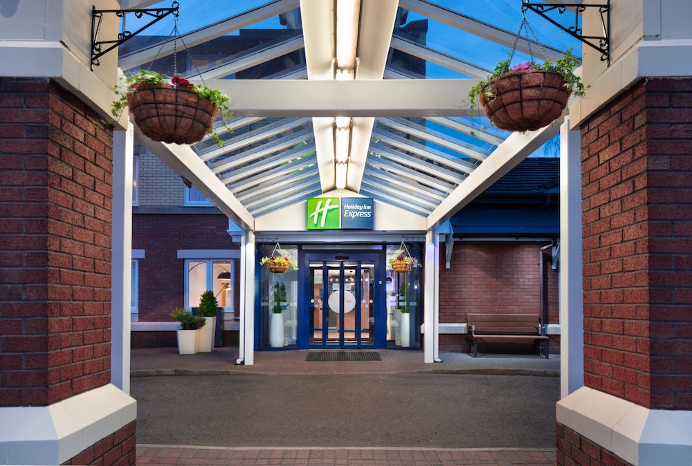 holiday inn express strathclyde park m74 jct 5