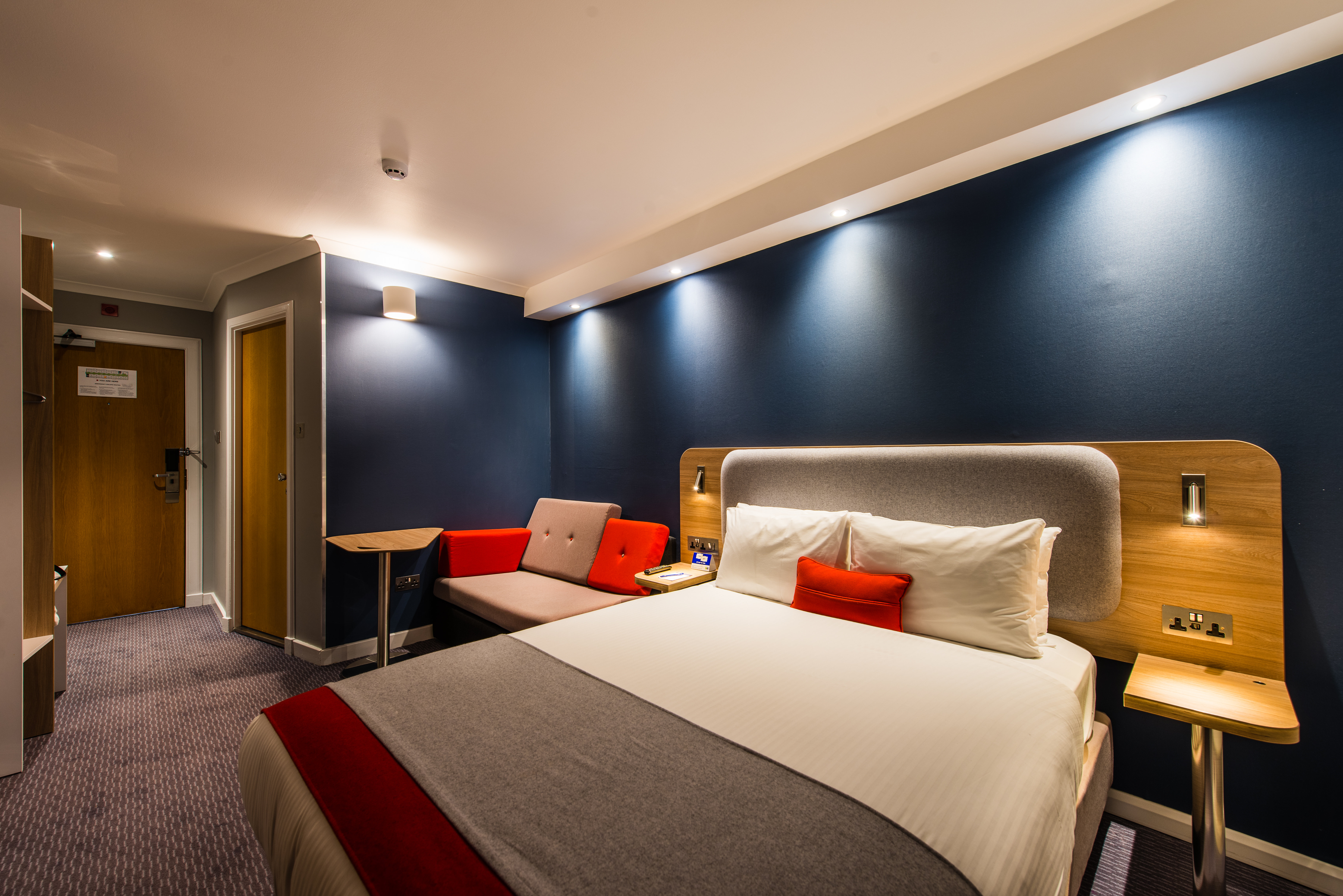 holiday inn express strathclyde park m74 jct 5