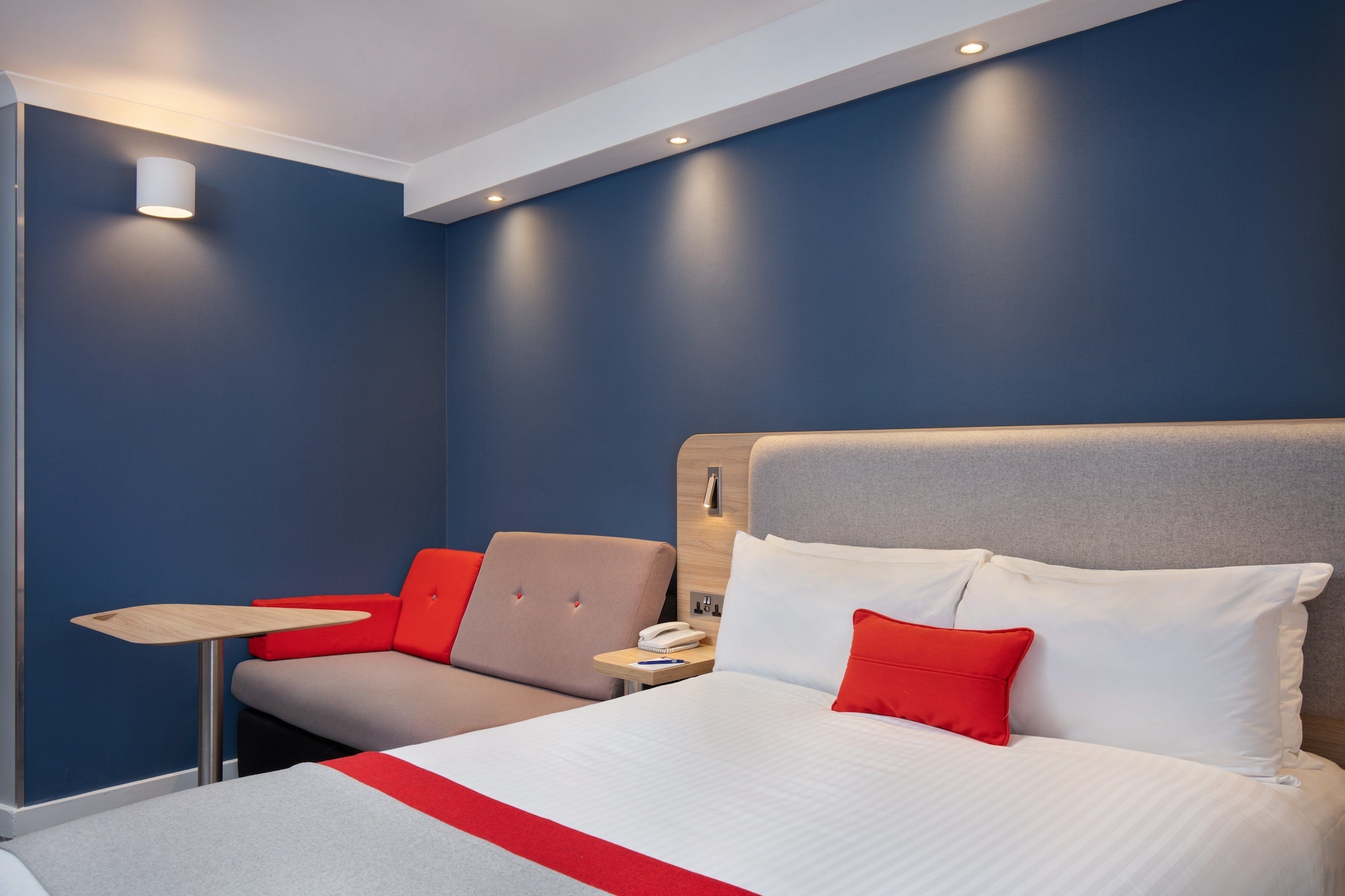 holiday inn express strathclyde park m74 jct 5
