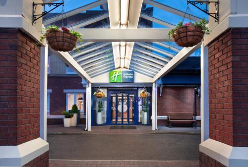 holiday inn express strathclyde park m74 jct 5
