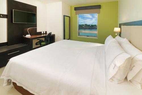 holiday inn express tuxpan an ihg hotel