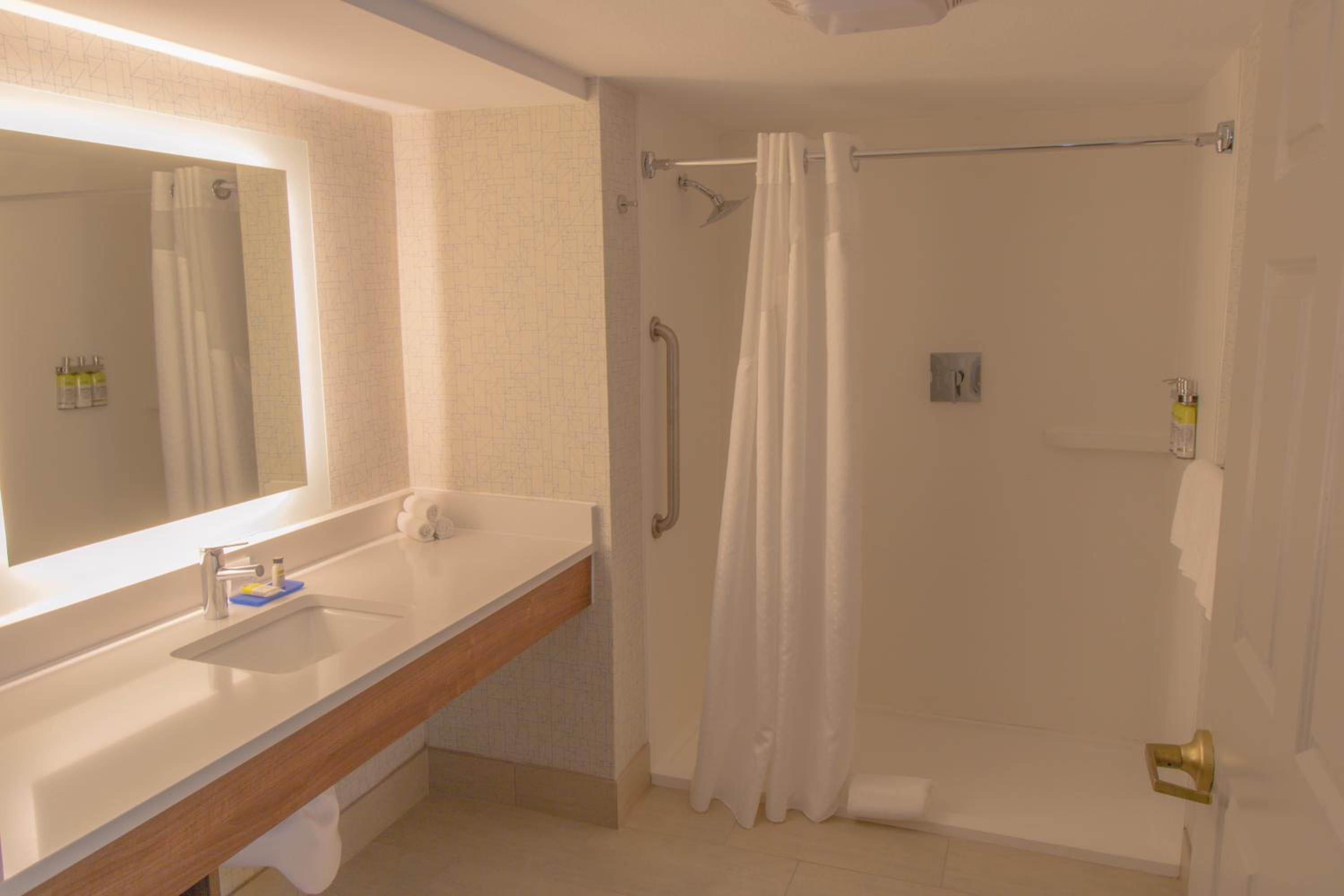 holiday inn express and suites manassas by ihg