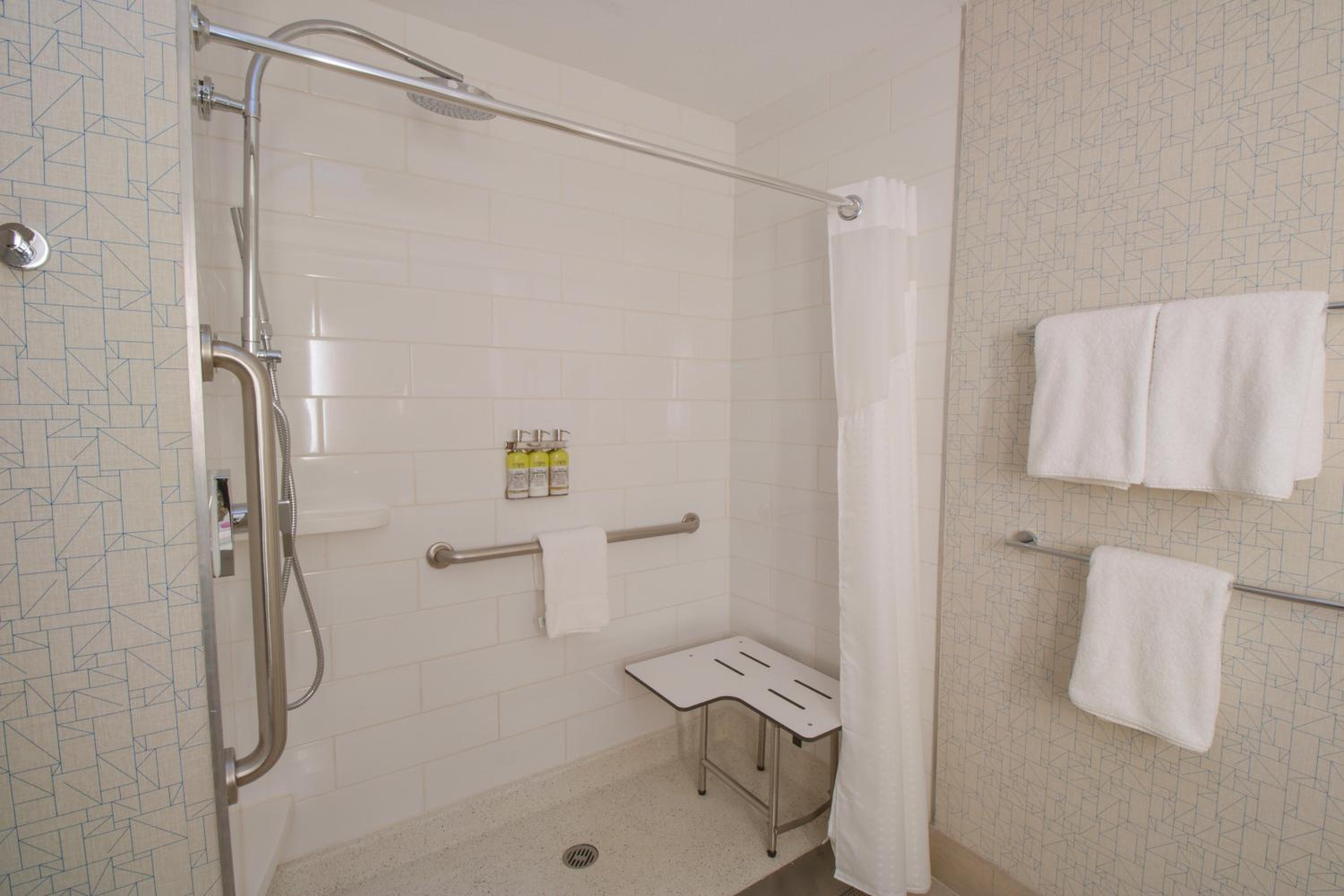 holiday inn express and suites manassas by ihg