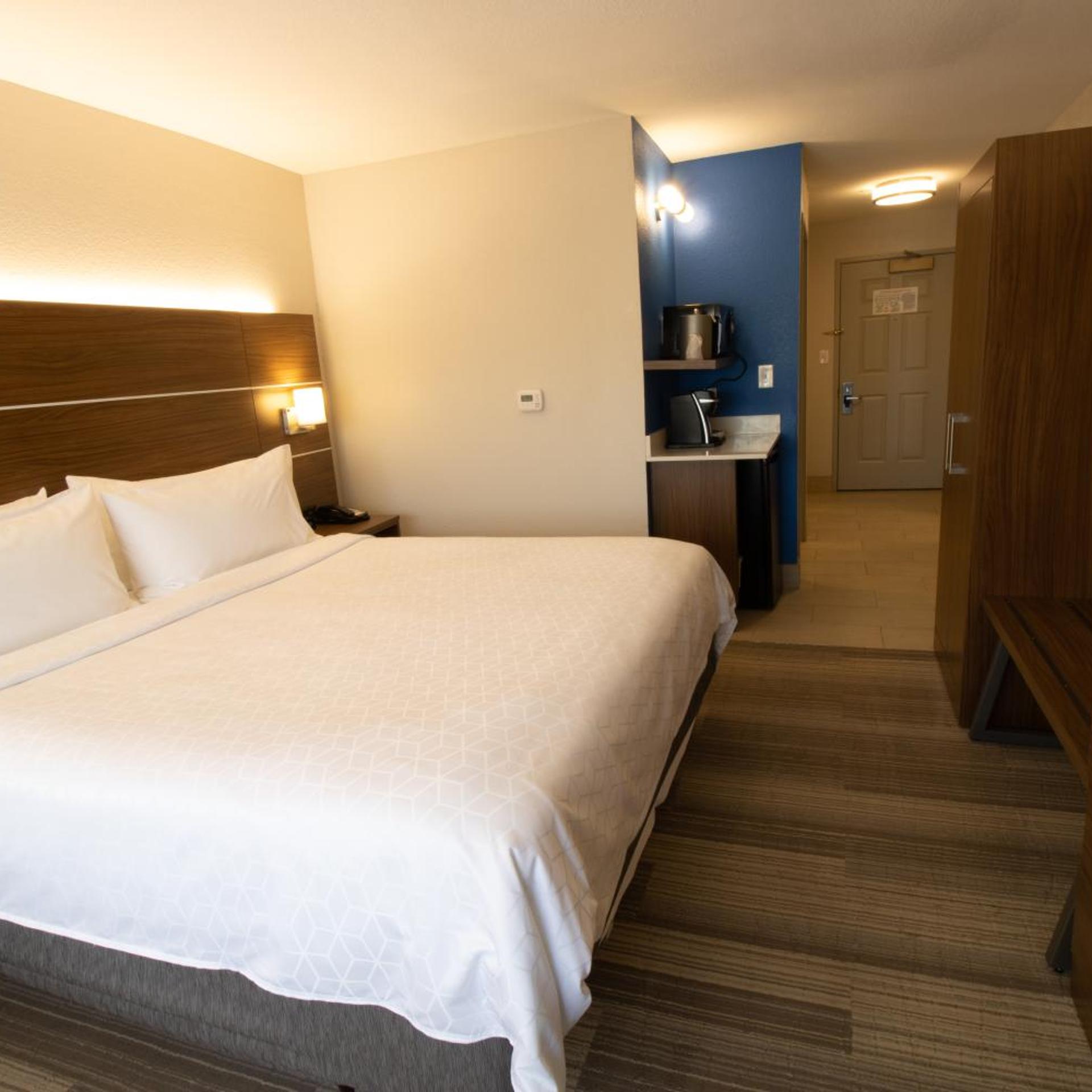 holiday inn express and suites manassas by ihg