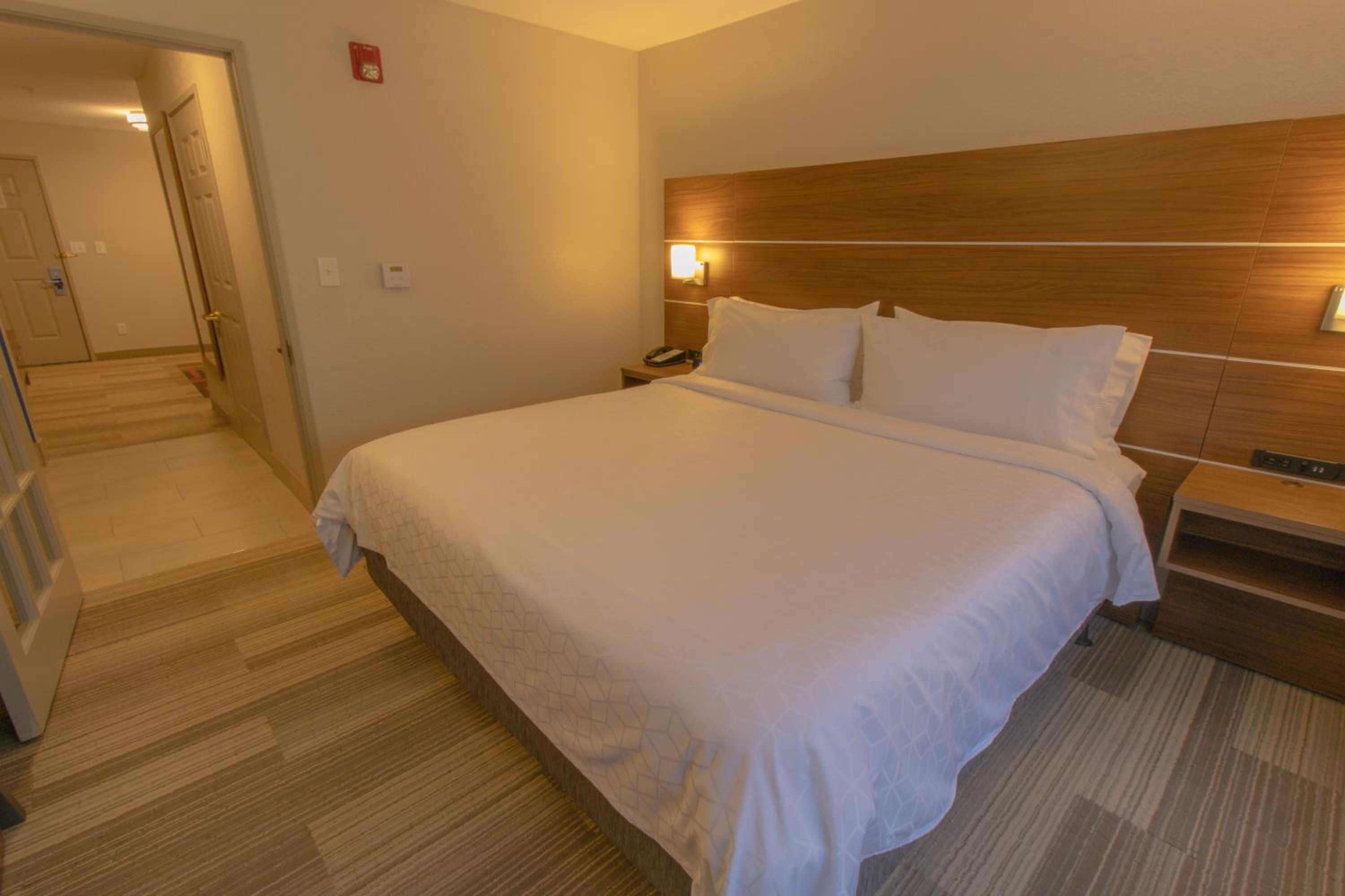 holiday inn express and suites manassas by ihg
