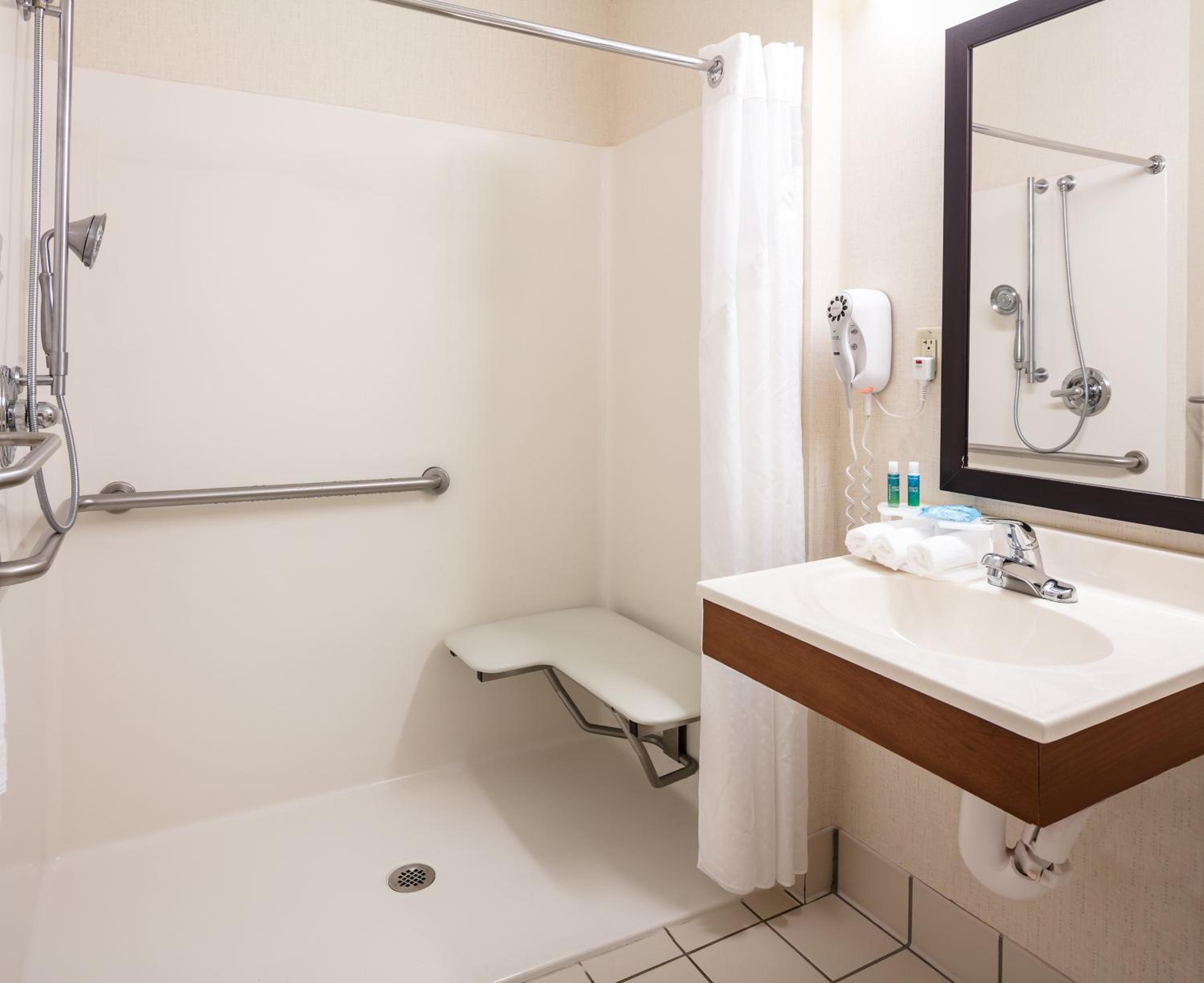 holiday inn express coralville by ihg