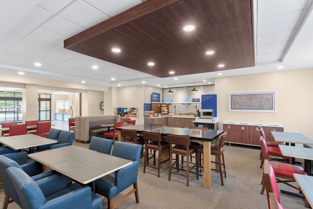 holiday inn express coralville by ihg