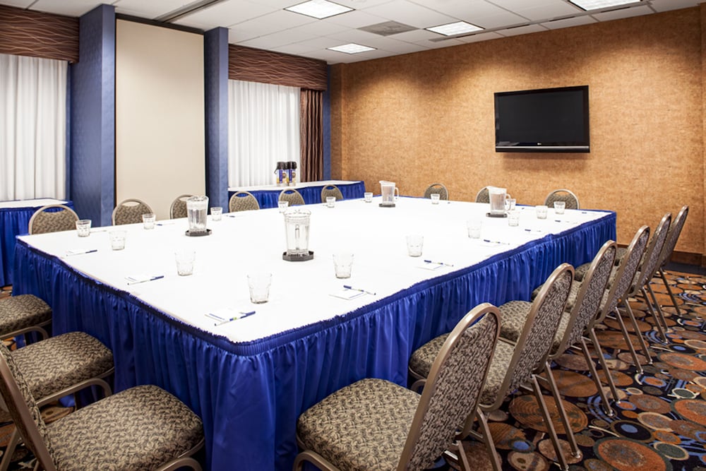 holiday inn express coralville by ihg