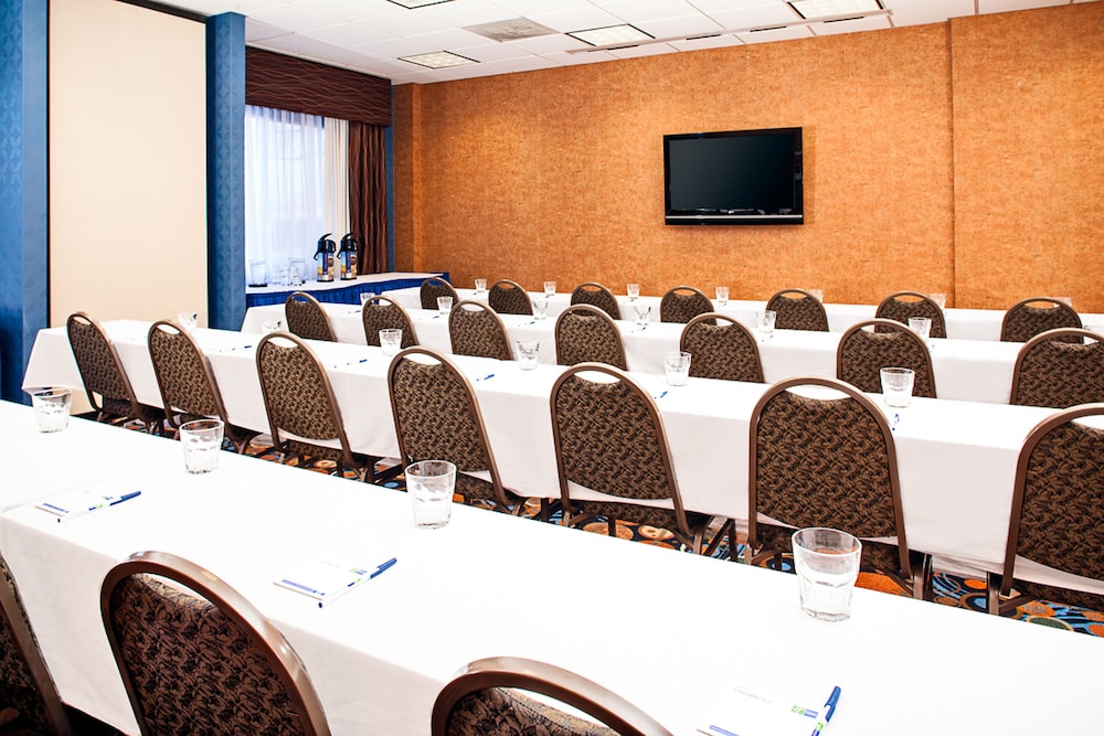holiday inn express coralville by ihg
