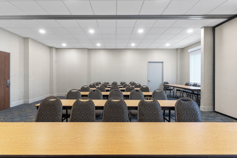 holiday inn express coralville by ihg